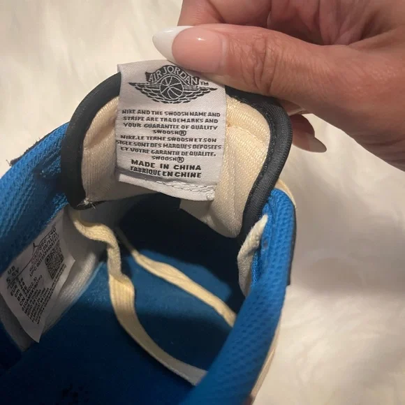 Travis Scott x Air Jordan 1 Retro - Picture 4 of 6